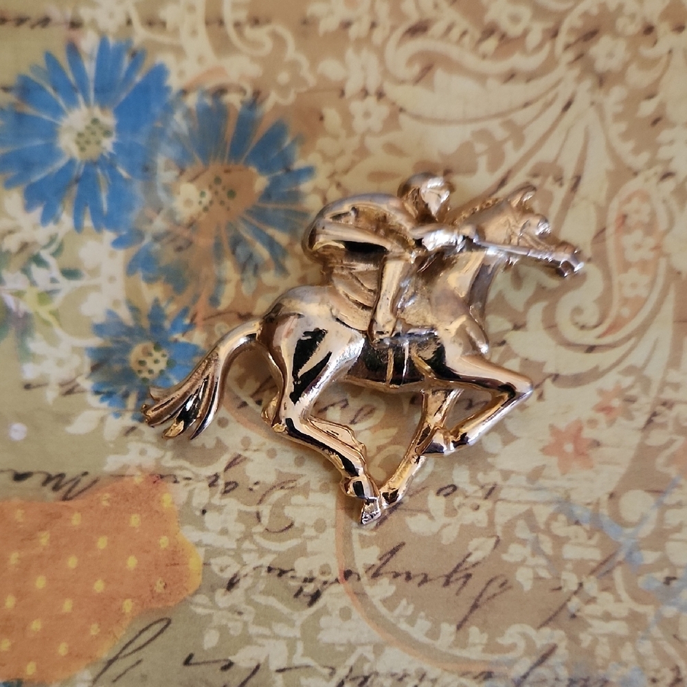 Vintage Gold Tone Equestrian Rider Jockey Derby Horse Brooch